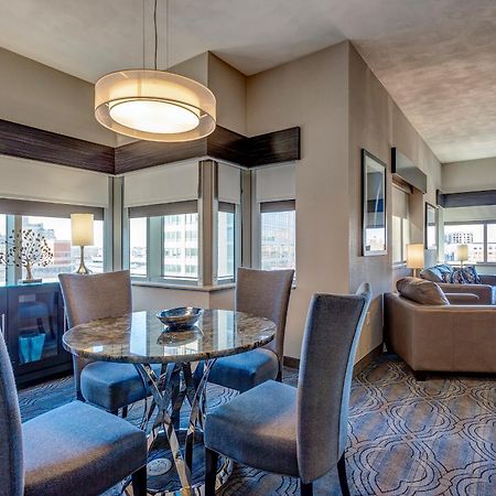 Doubletree By Hilton St. Louis Forest Park Buitenkant foto