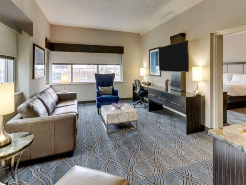 Doubletree By Hilton St. Louis Forest Park Buitenkant foto