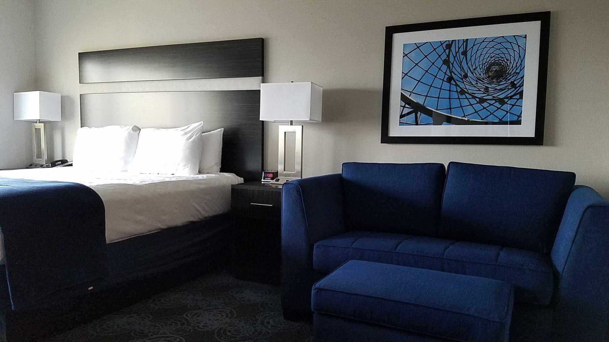 Doubletree By Hilton St. Louis Forest Park Buitenkant foto