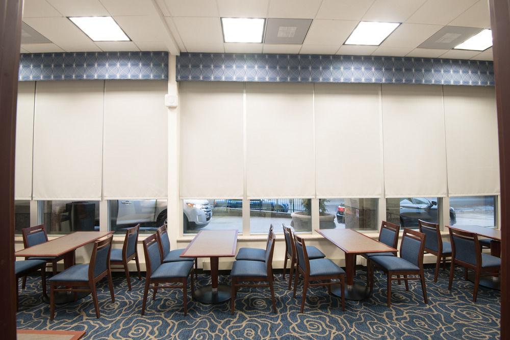 Doubletree By Hilton St. Louis Forest Park Buitenkant foto