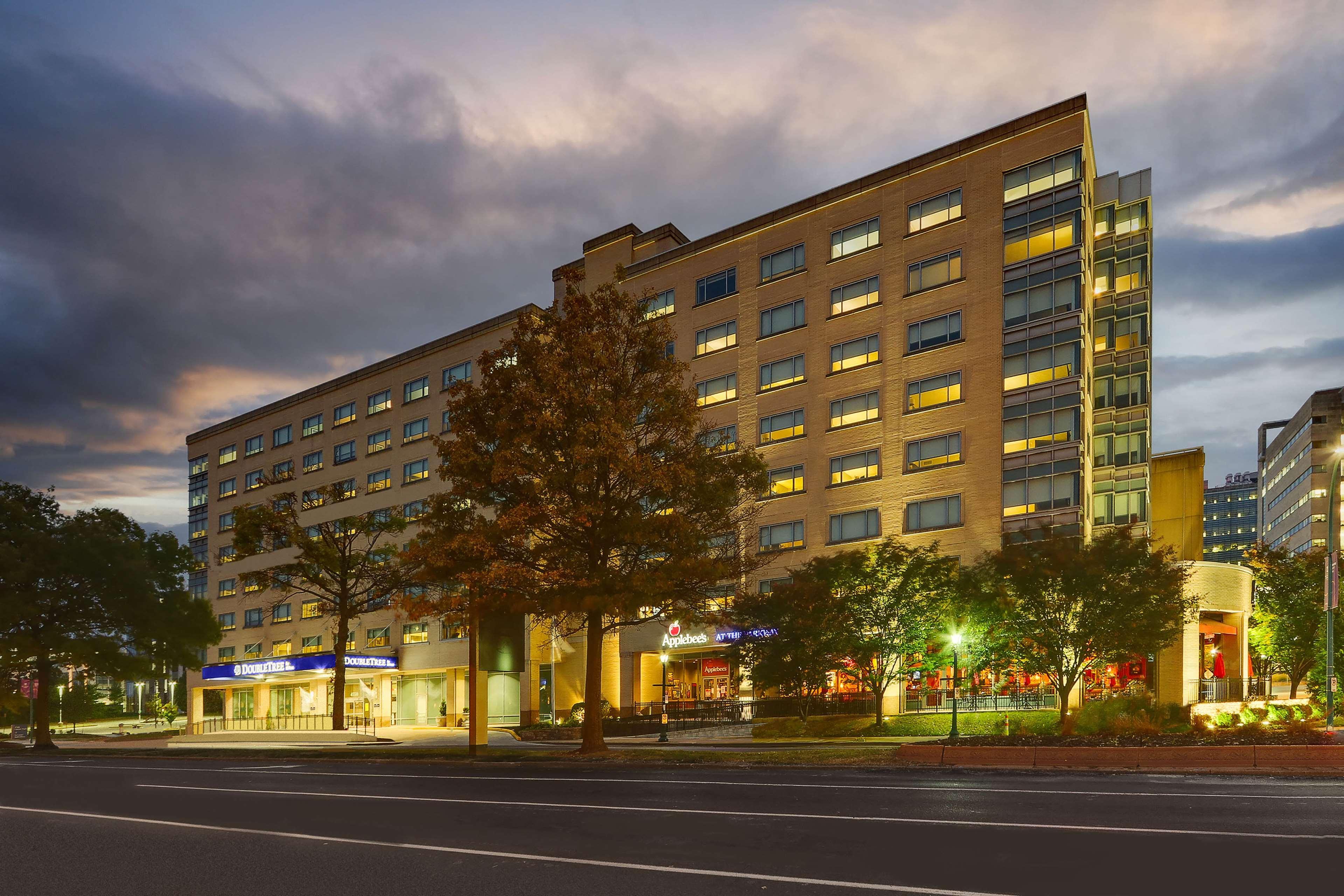 Doubletree By Hilton St. Louis Forest Park Buitenkant foto