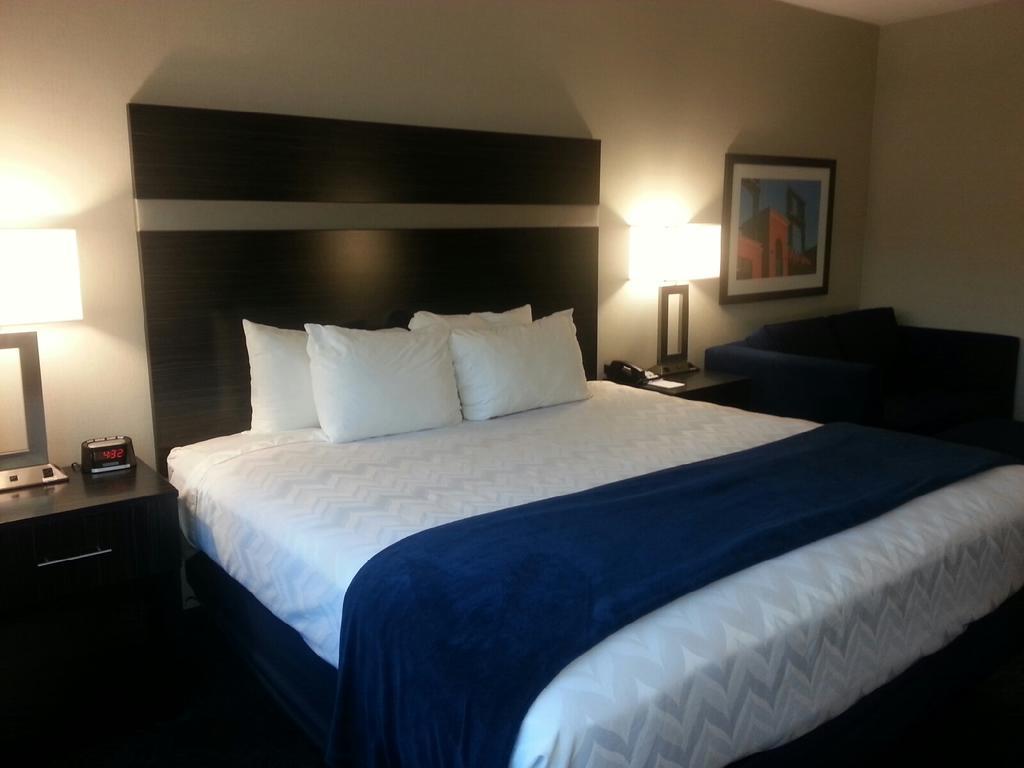 Doubletree By Hilton St. Louis Forest Park Buitenkant foto