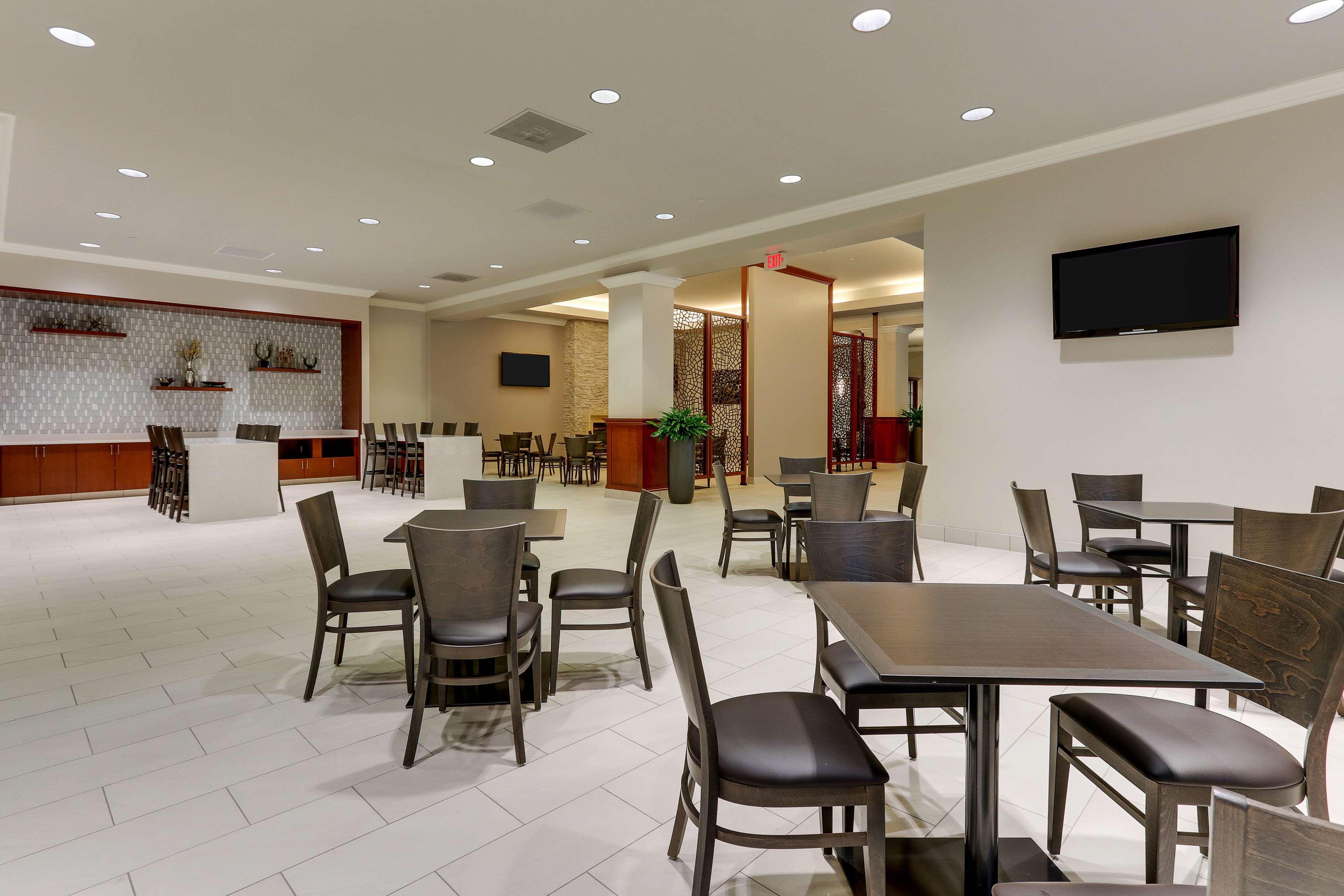 Doubletree By Hilton St. Louis Forest Park Buitenkant foto