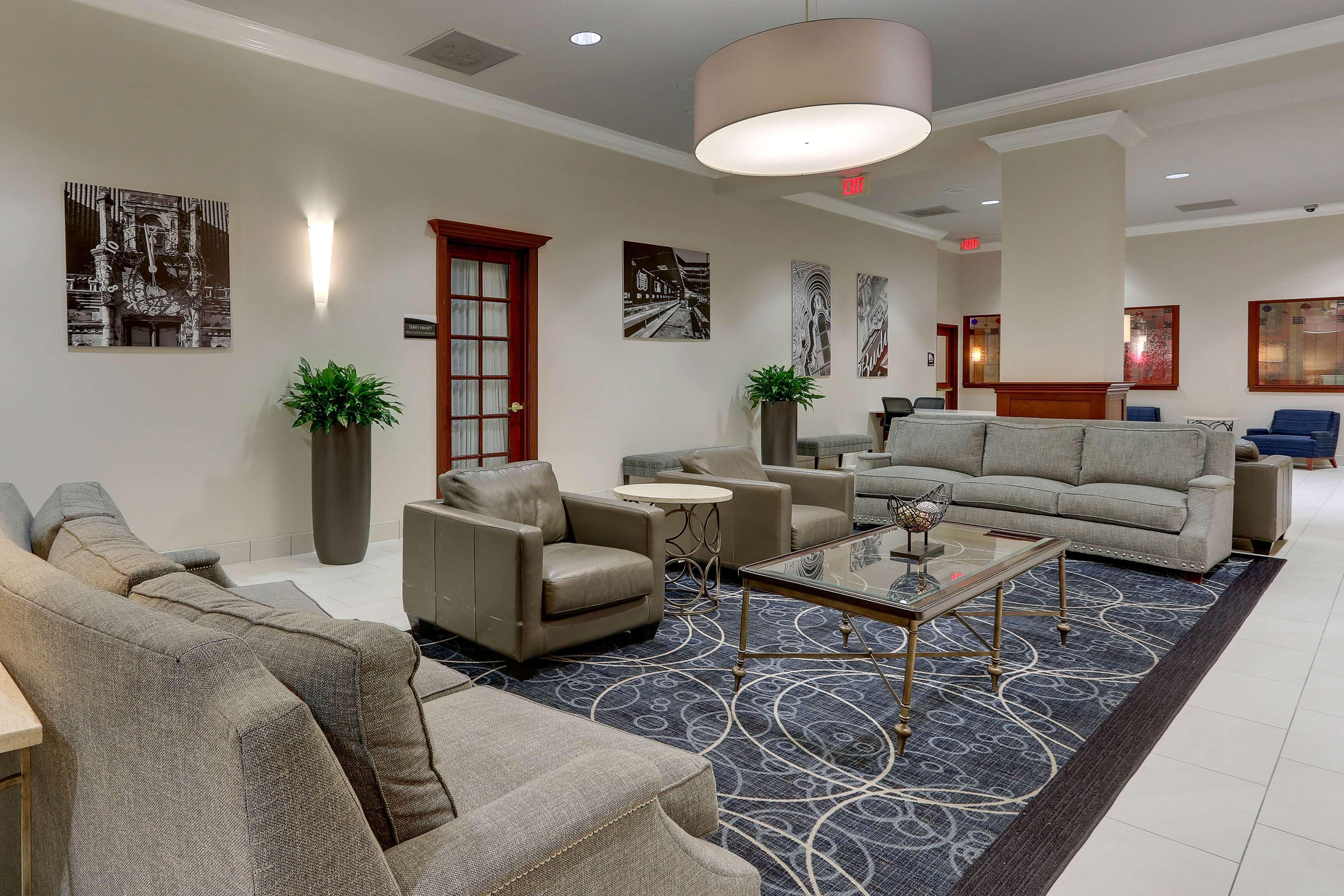 Doubletree By Hilton St. Louis Forest Park Buitenkant foto
