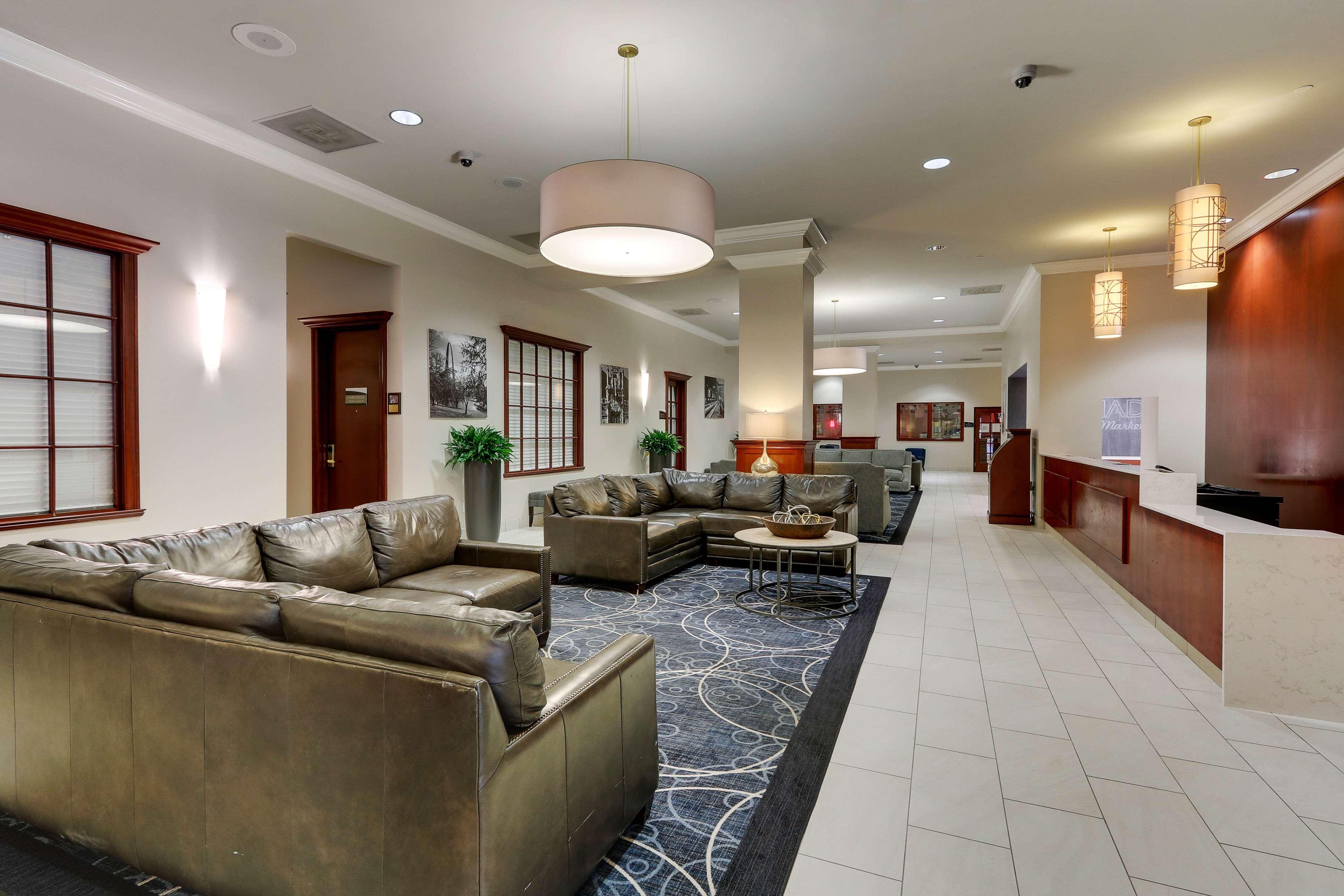 Doubletree By Hilton St. Louis Forest Park Buitenkant foto