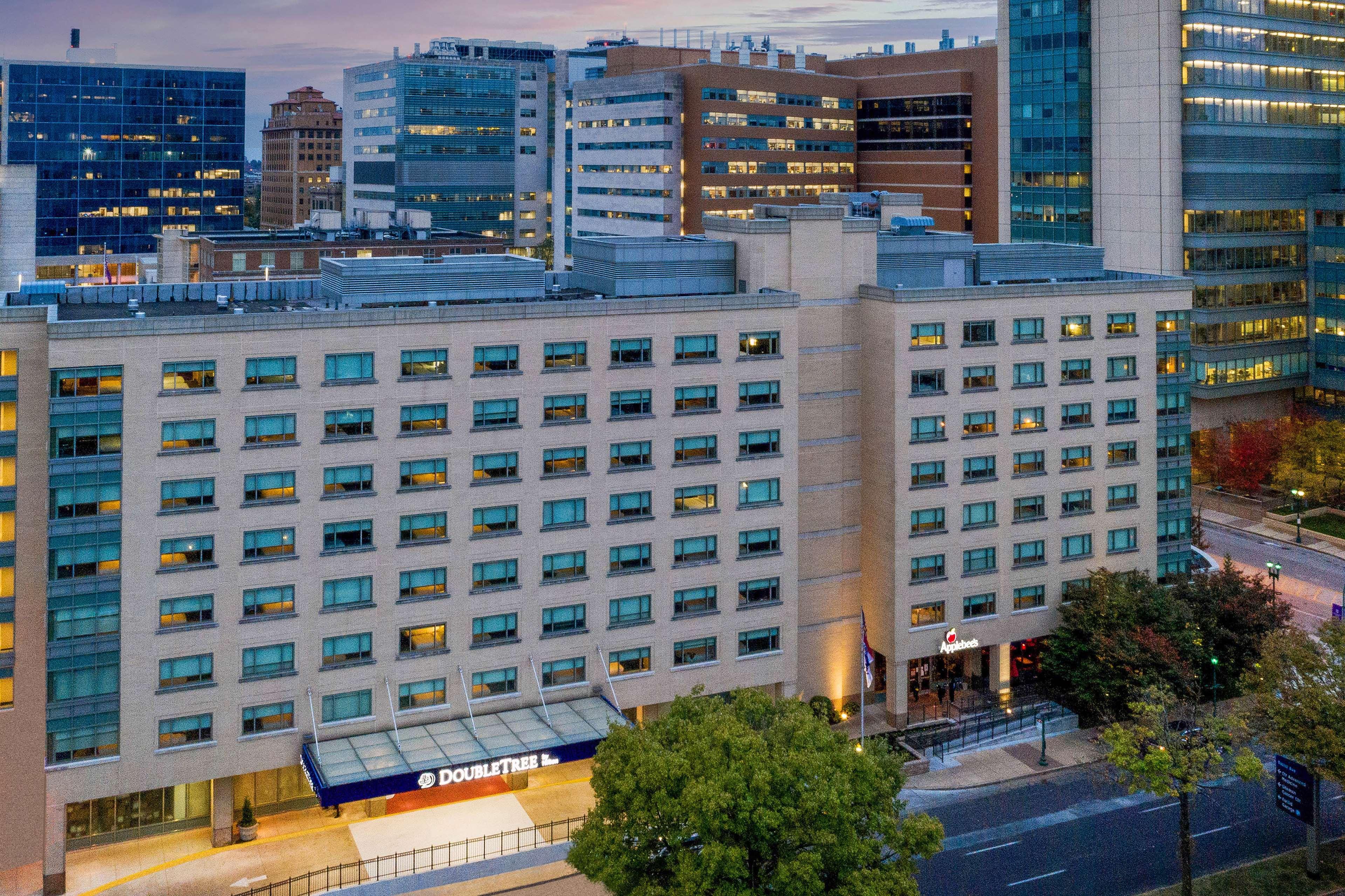 Doubletree By Hilton St. Louis Forest Park Buitenkant foto