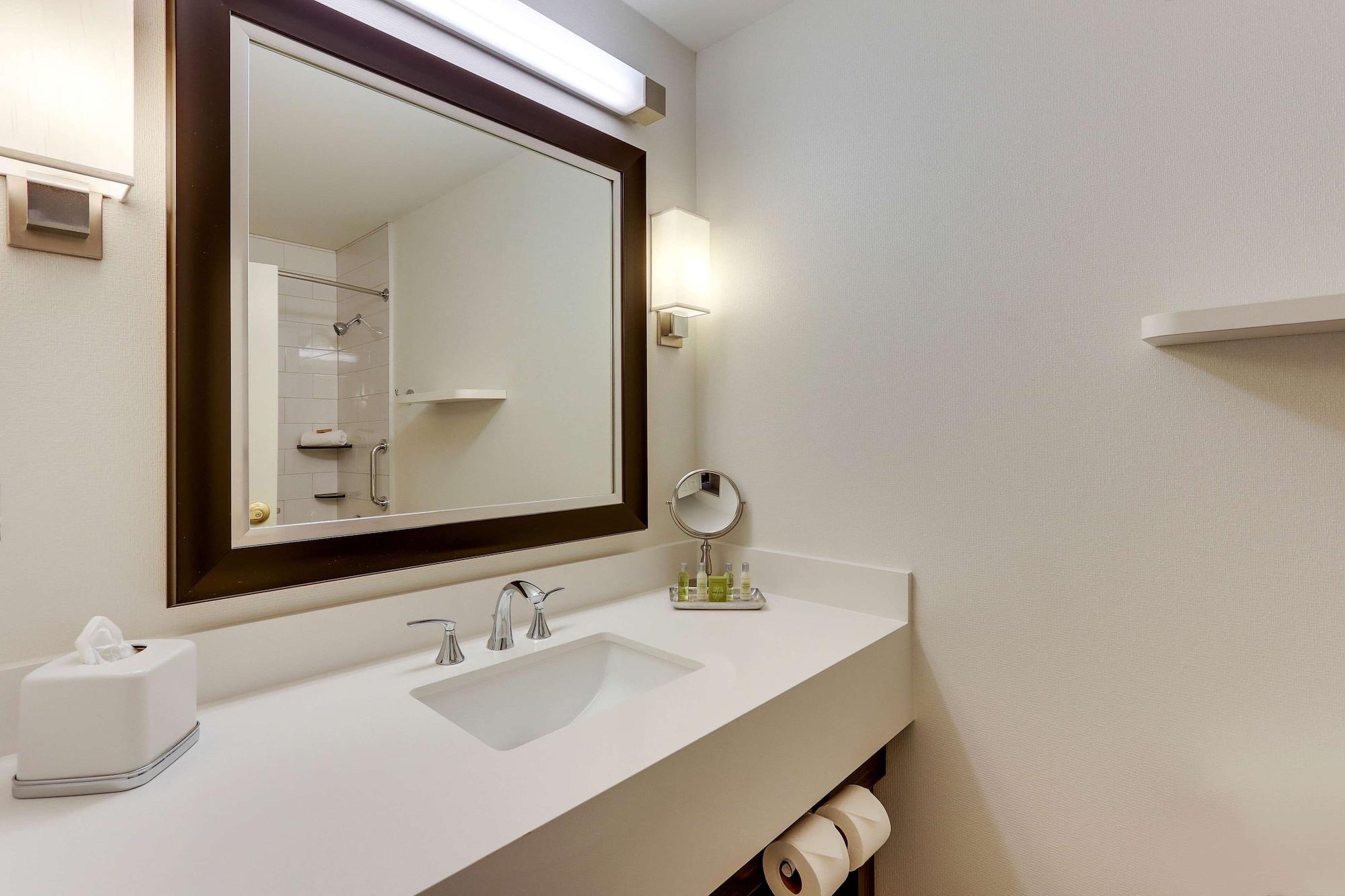 Doubletree By Hilton St. Louis Forest Park Buitenkant foto