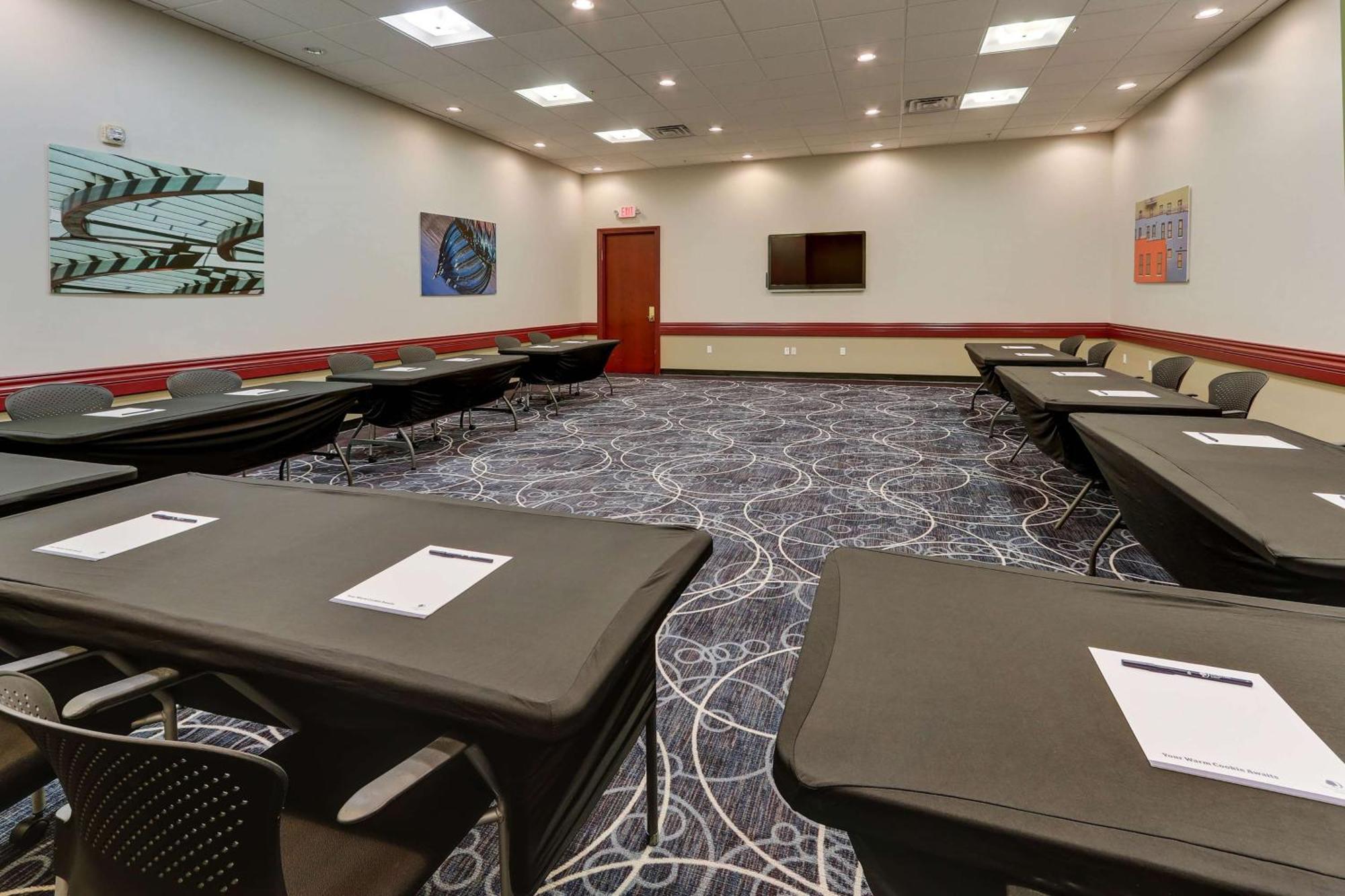 Doubletree By Hilton St. Louis Forest Park Buitenkant foto