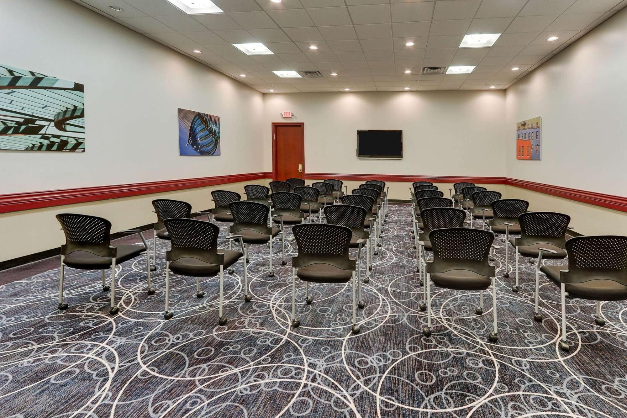 Doubletree By Hilton St. Louis Forest Park Buitenkant foto