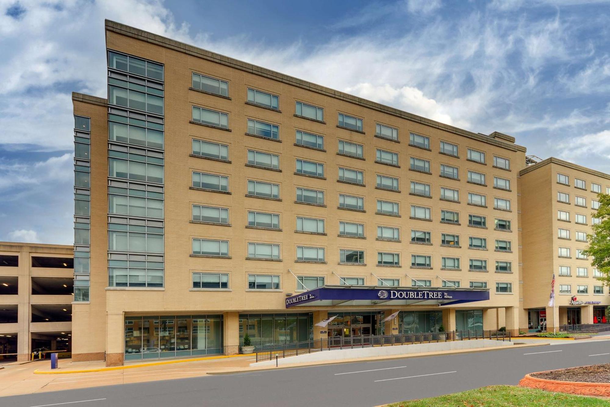 Doubletree By Hilton St. Louis Forest Park Buitenkant foto